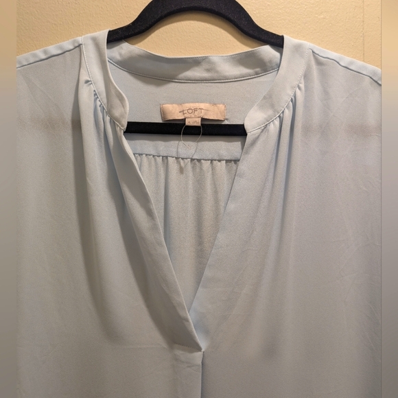 LOFT Ice Blue Split Neck Long Sleeves Button Cuff Blouse Top- XL - Picture 5 of 10